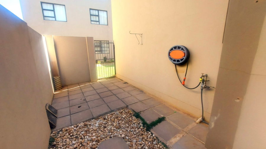 2 Bedroom Property for Sale in Gateway Manor North West